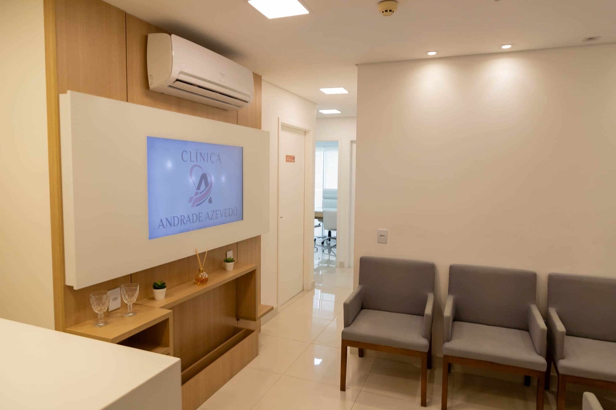 Sala de espera com poltronas confortáveis